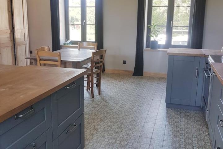 Chambre Spacieuse Avec Vue Sur Clocher Apartment Verchin Ngoại thất bức ảnh